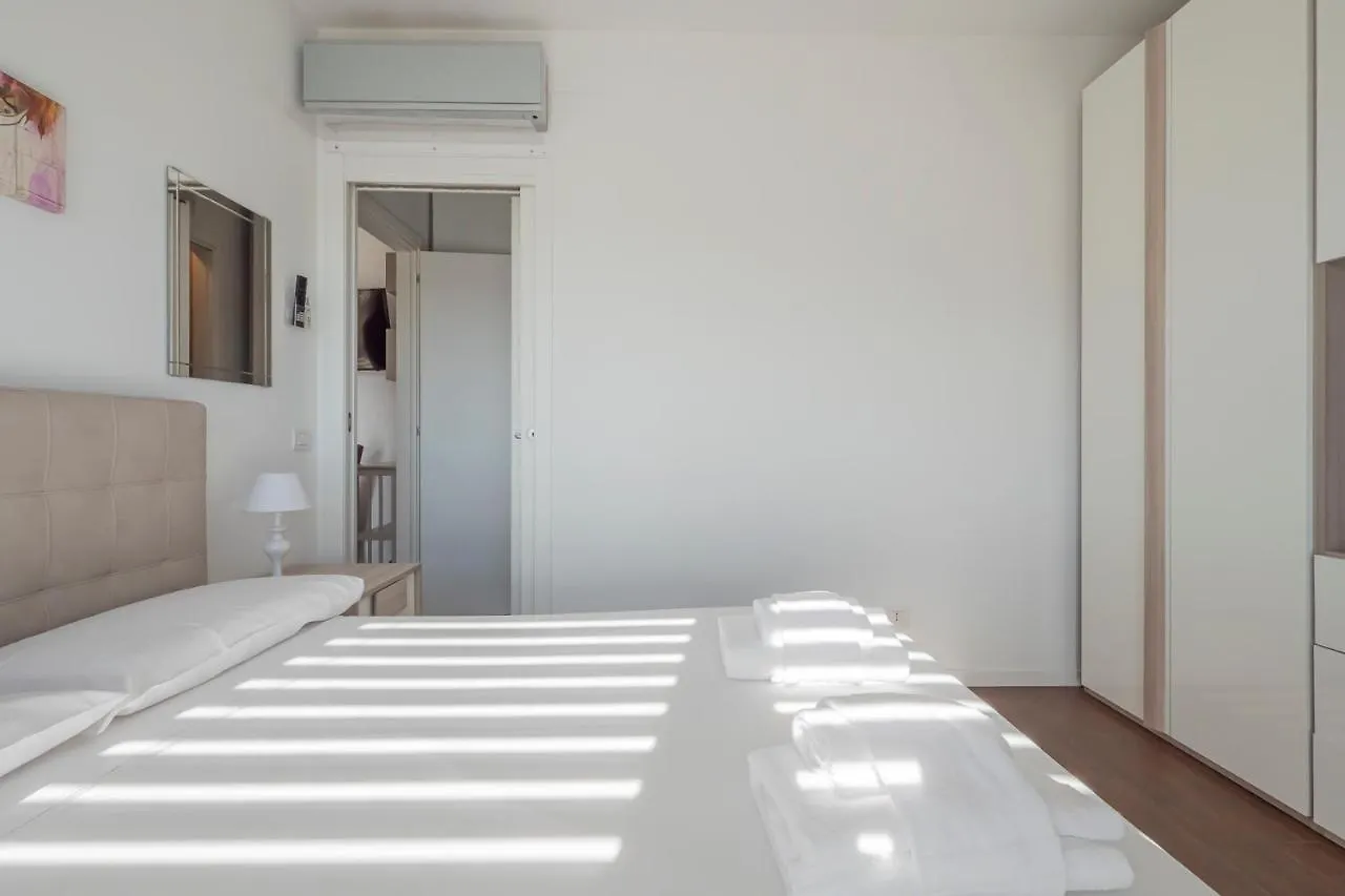Luxury Apartment Near Linate Quintiliano 7 Milan 0*,